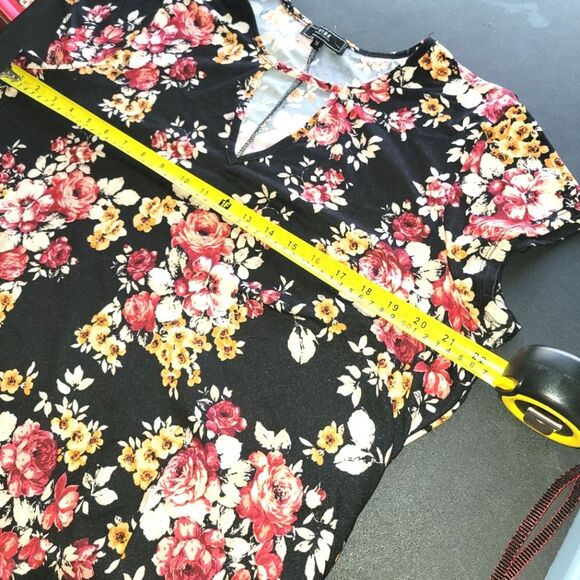 Vibe Black Floral T-Shirt Keyhole Dress 1X - Picture 6 of 8